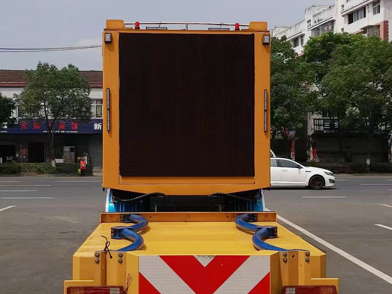 重汽14吨箱式多功能防撞缓冲车
